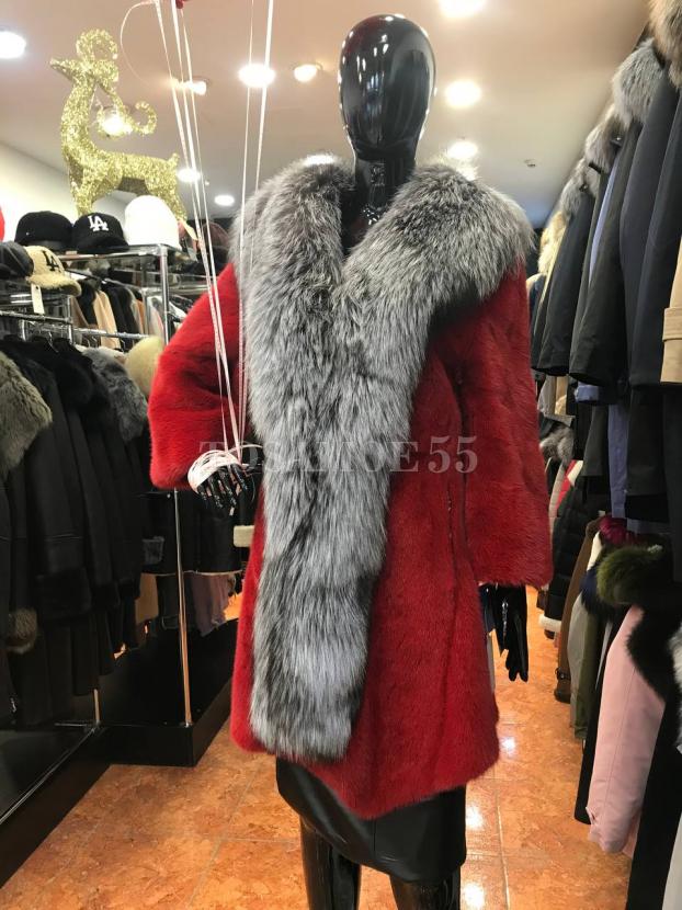 Красная норковая шуба с отделкой из чернобурки фото №3