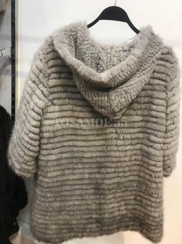 Серая жилетка из вязаной норки с капюшоном фото №2