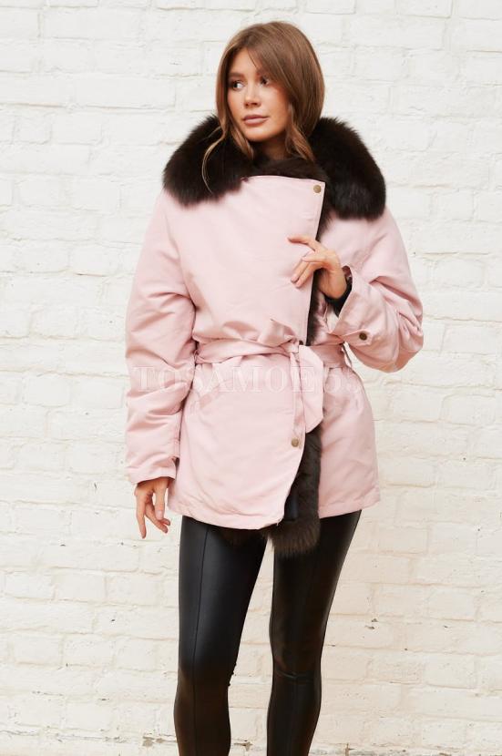 Розовая парка с воротником из меха песца фото №5